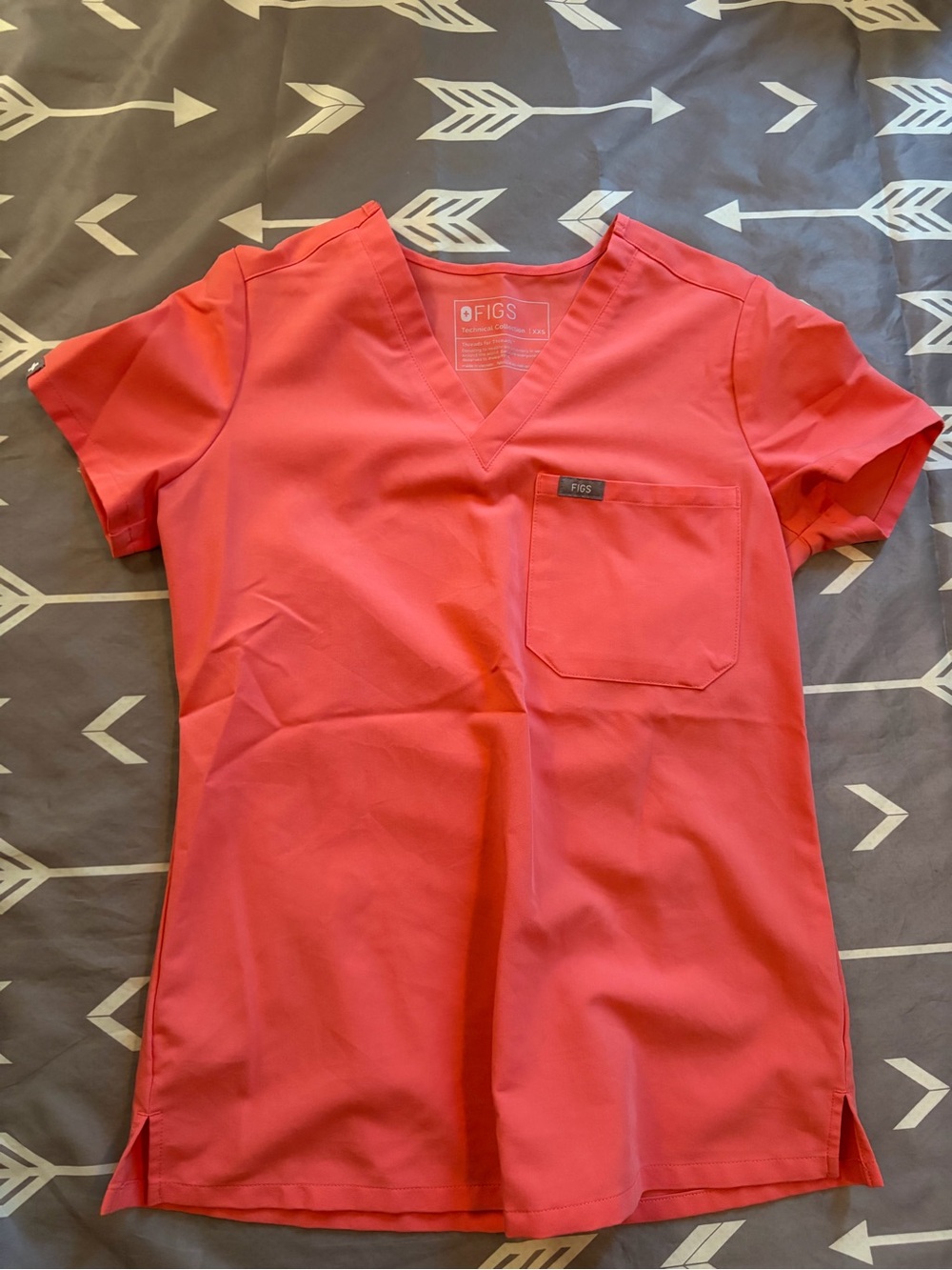 FIGS xxs V-Neck Catarina Scrub Top in Coral